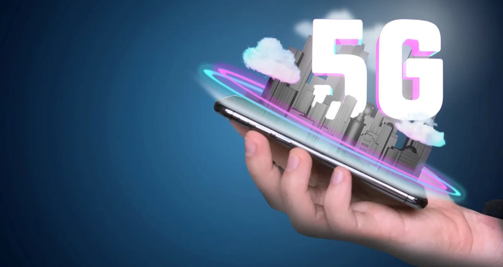 Foto de celular con logo de tecnología 5G