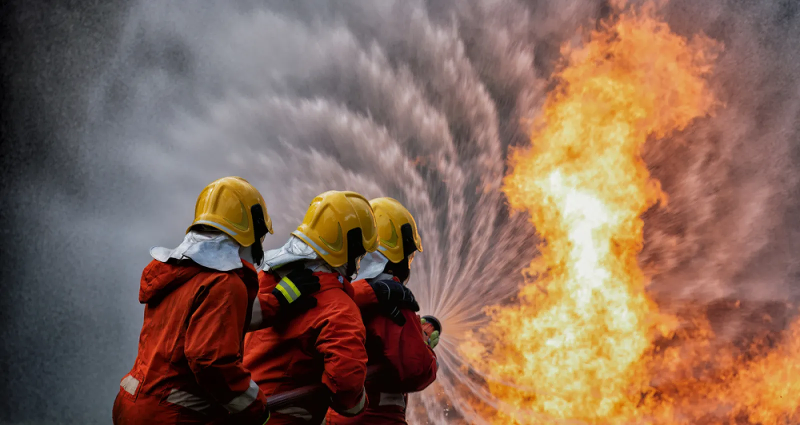 Bomberos luchando contra una ola de calor