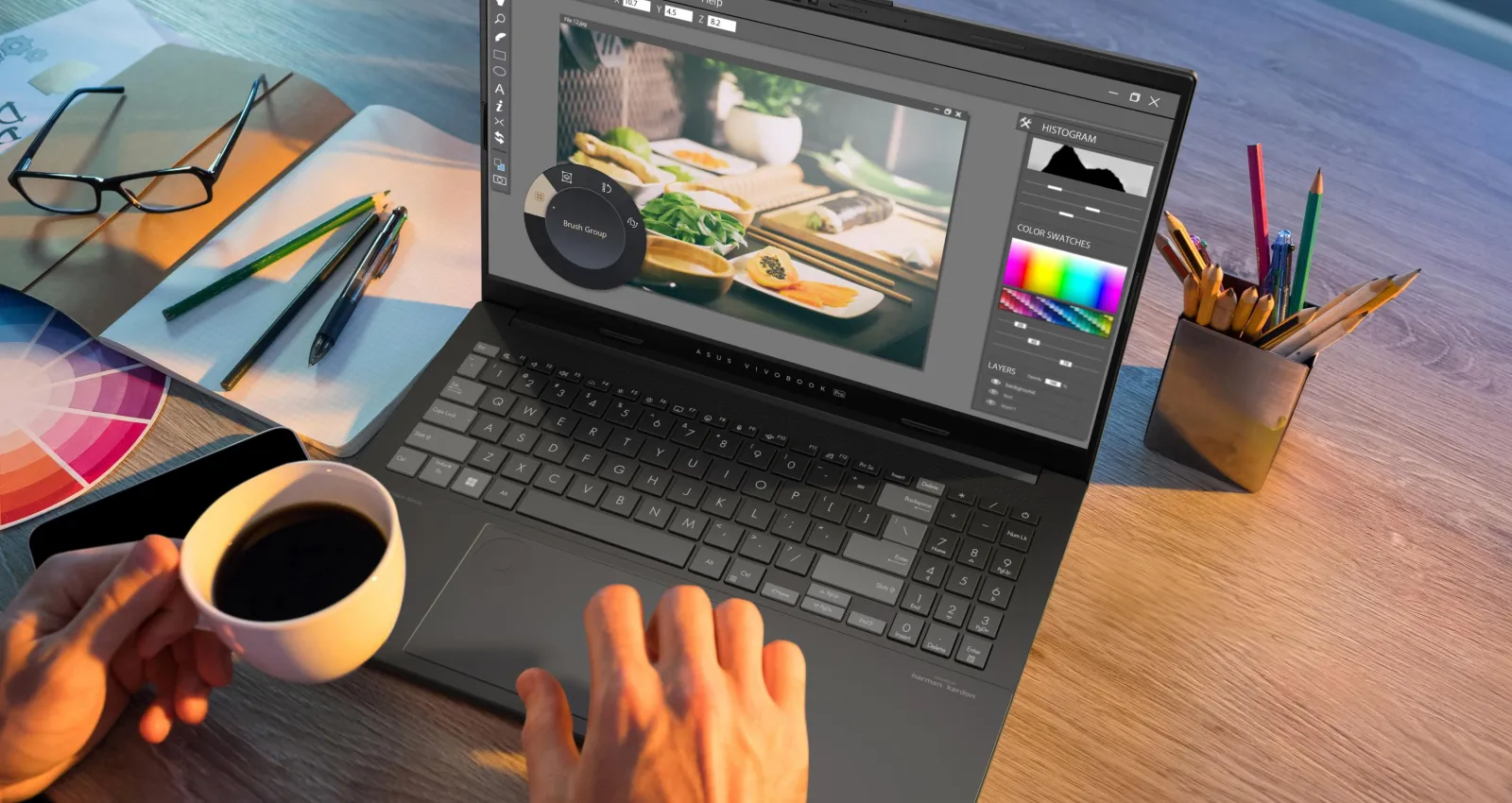 una laptop con una aplicación de edición de fotografía