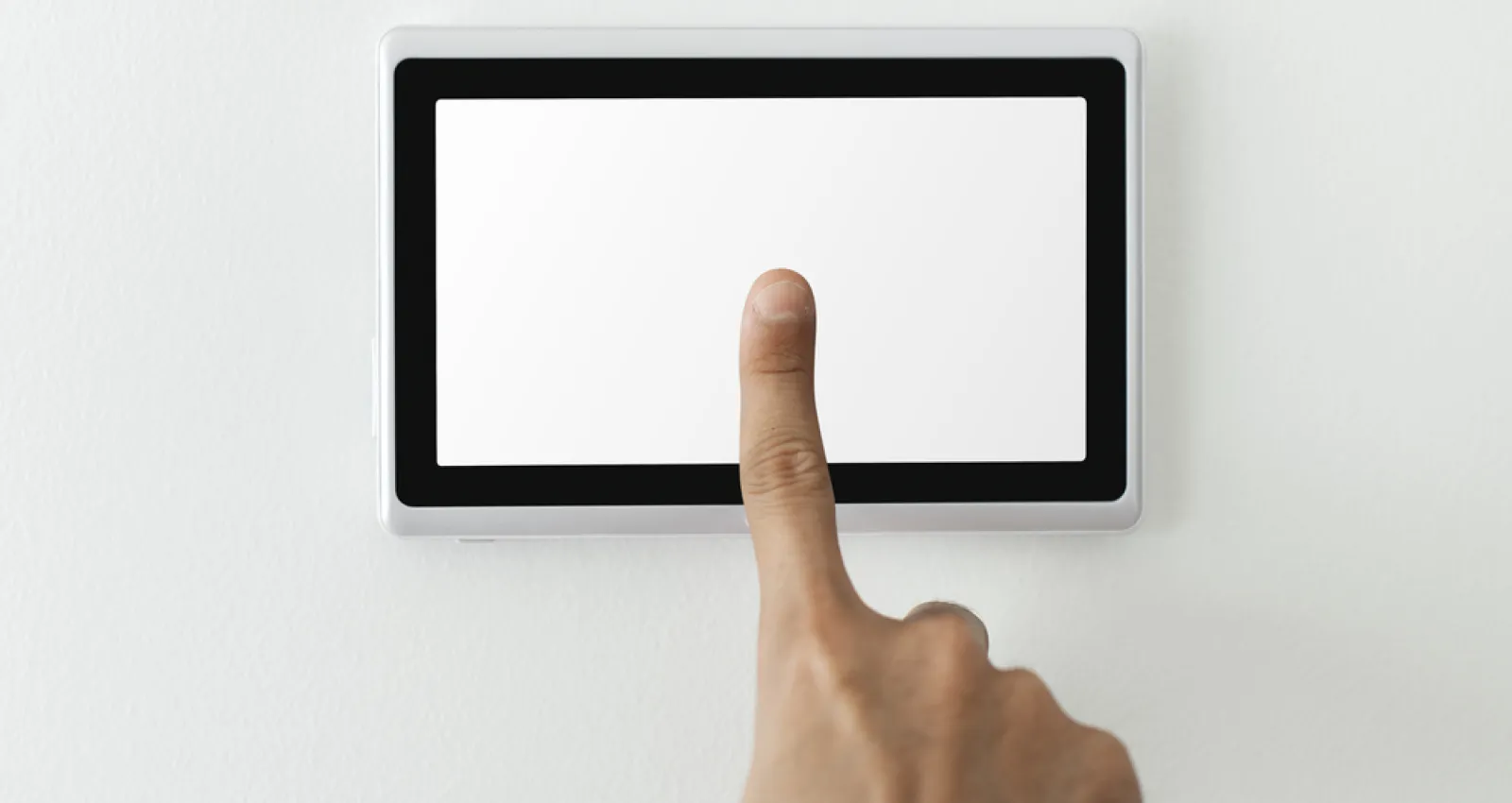 Dedo sobre una pantalla blanca