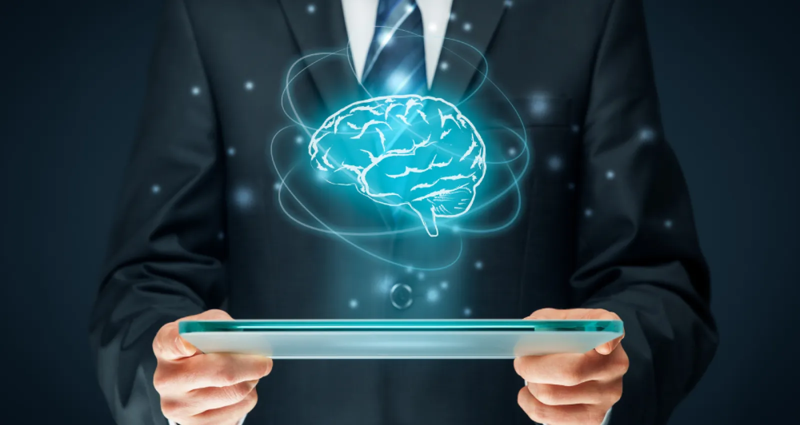 Representación de la inteligencia artificial con un celular y un cerebro conectado