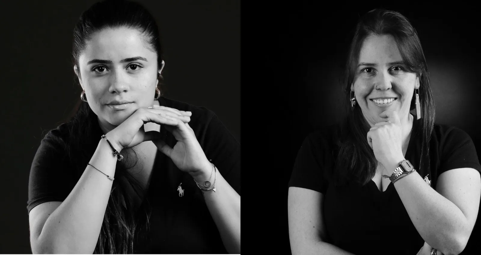 Foto de dos mujeres en formato blanco y negro mirando a la cámara