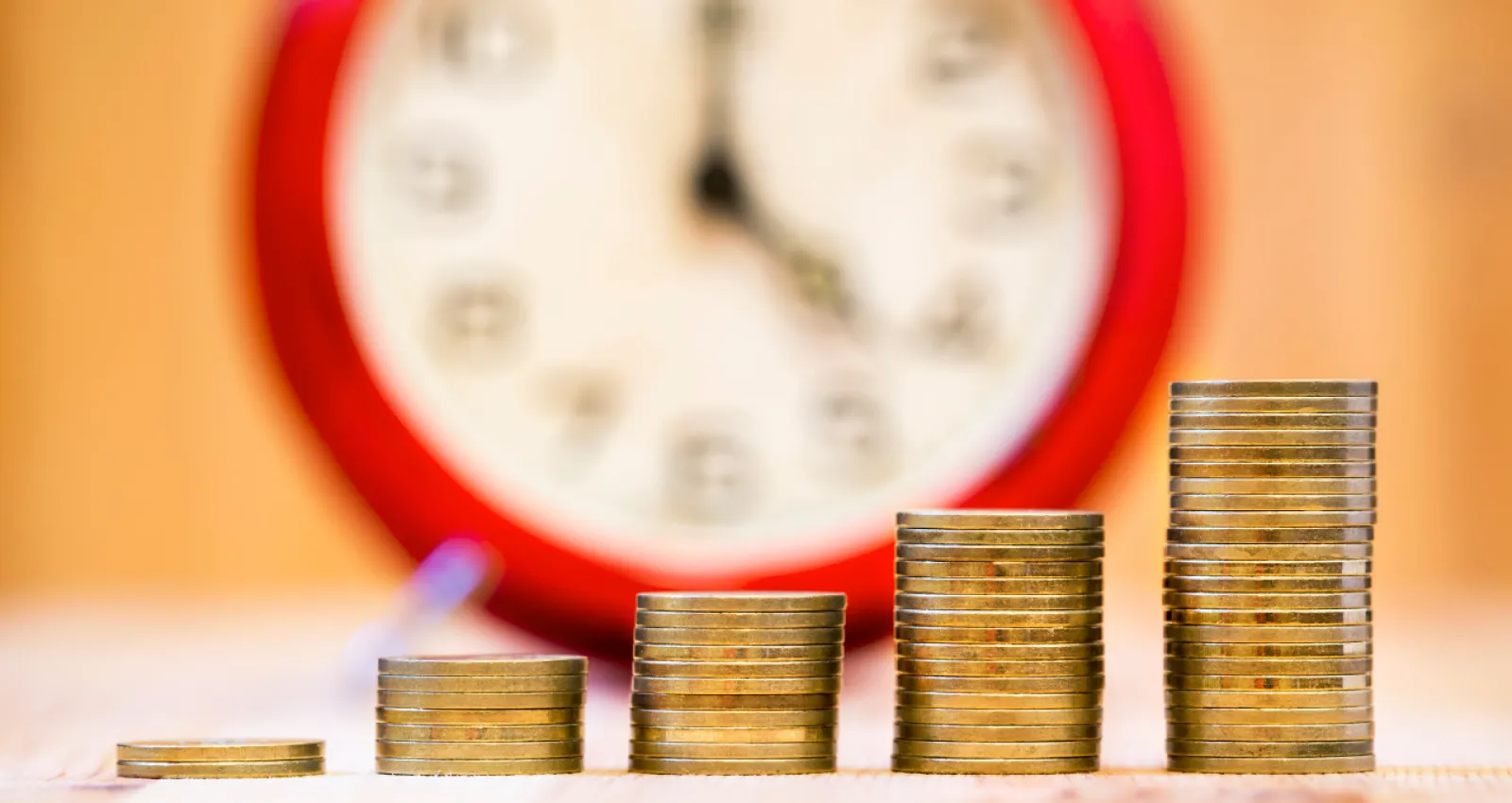 Monedas en pila de ahorro