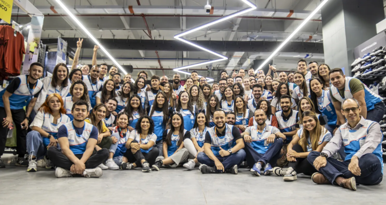 Foto de inauguración Decathlon Mall Plaza en Cali