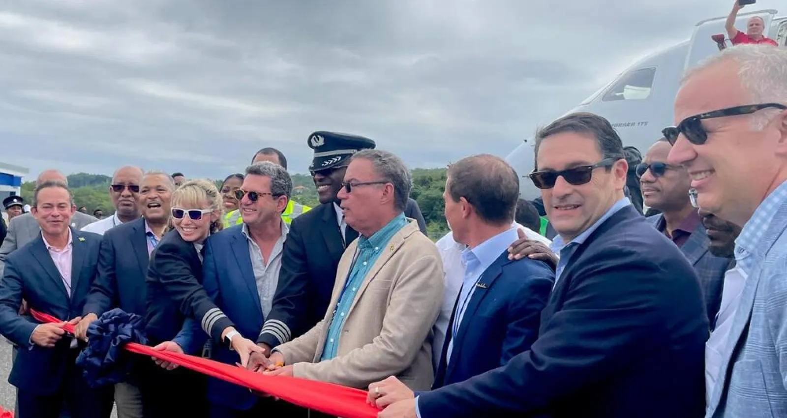 Foto de inauguración de nueva ruta American Airlines