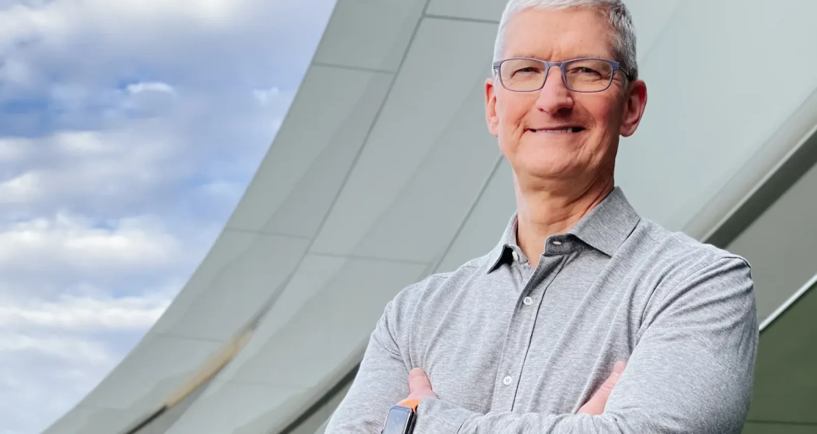 Foto de tim cook mirando a la cámara