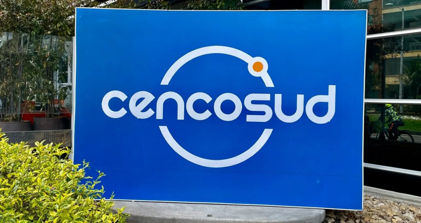 Foto de un letrero de Cencosud