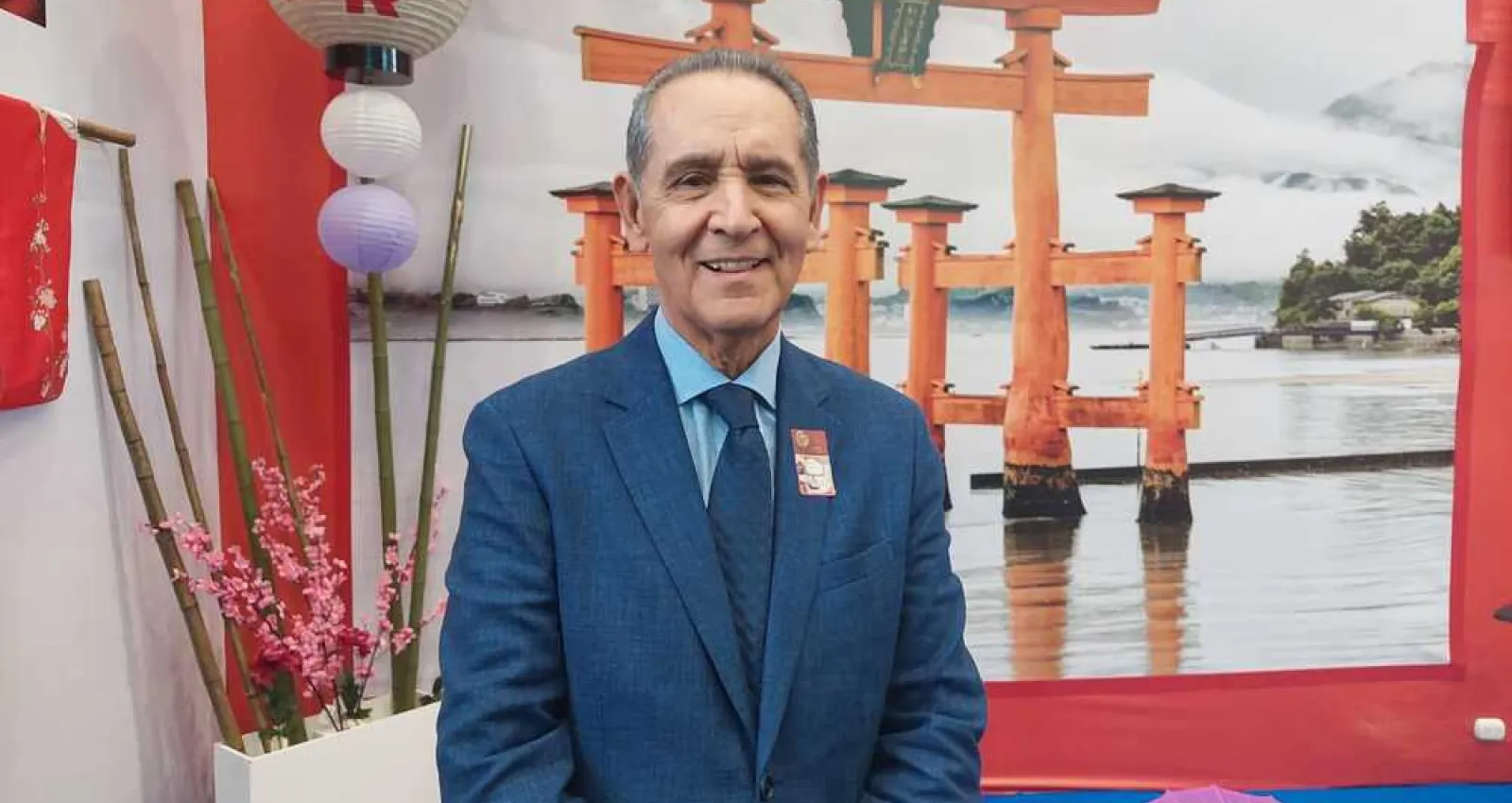 Foto de un señor mirando la cámara