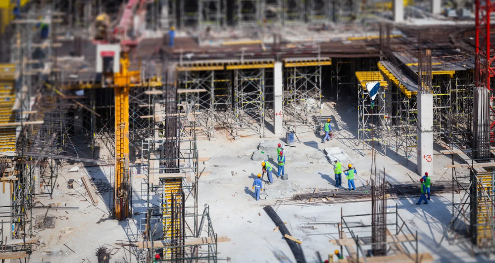 foto de varias personas dentro de una constructora