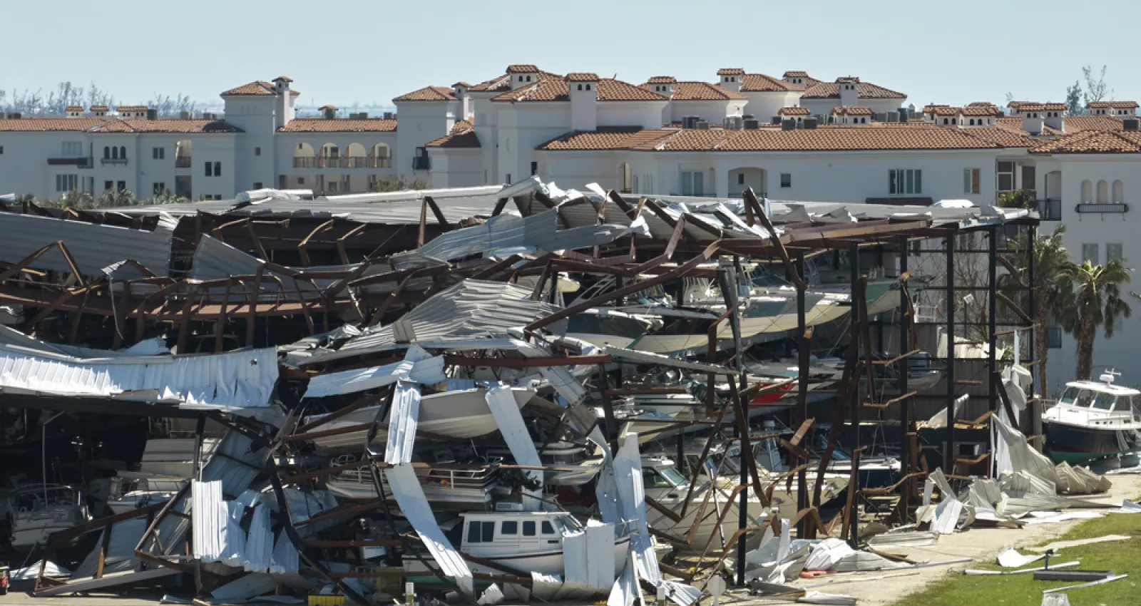 Foto de una edificación después de un accidente natural