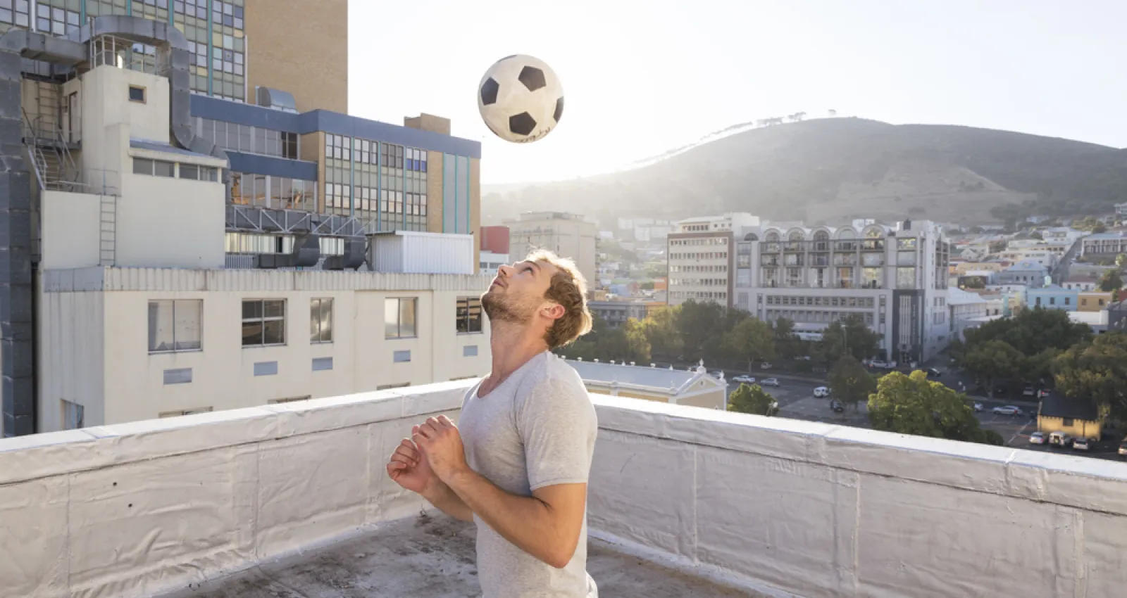 Foto de una persona jugando fútbol