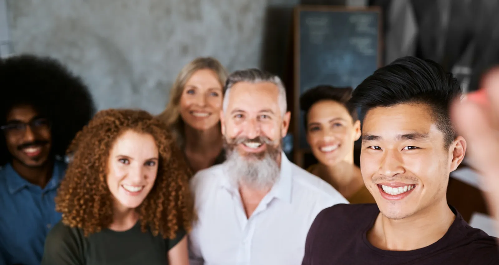 Foto de varias personas reunidas para una foto