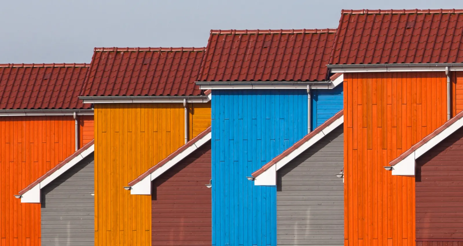 Foto de varios tejados de colores