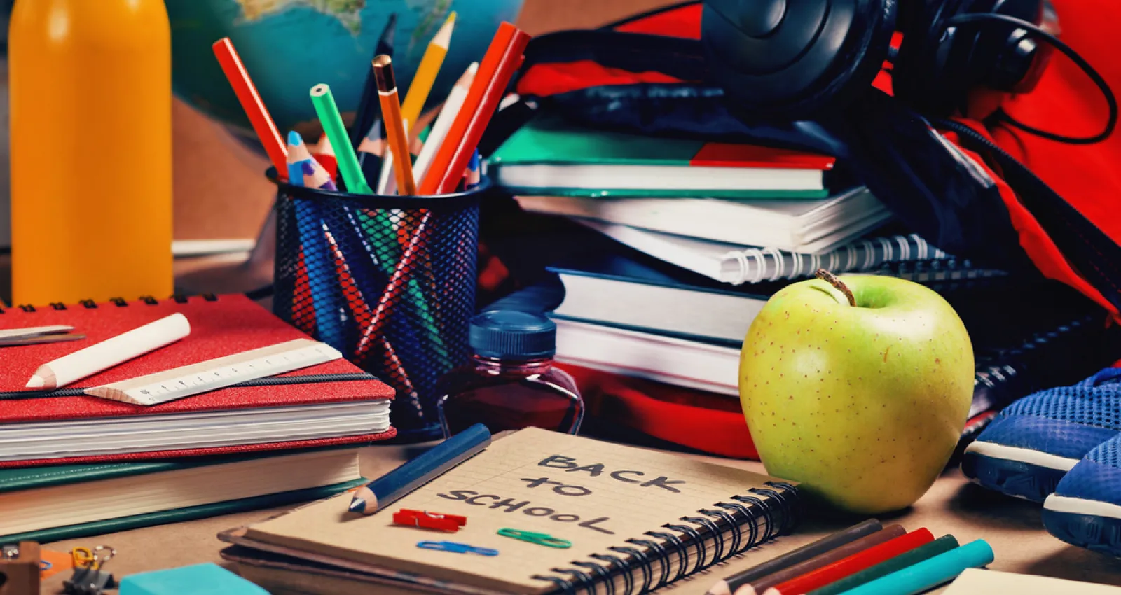 Foto de varios útiles escolares