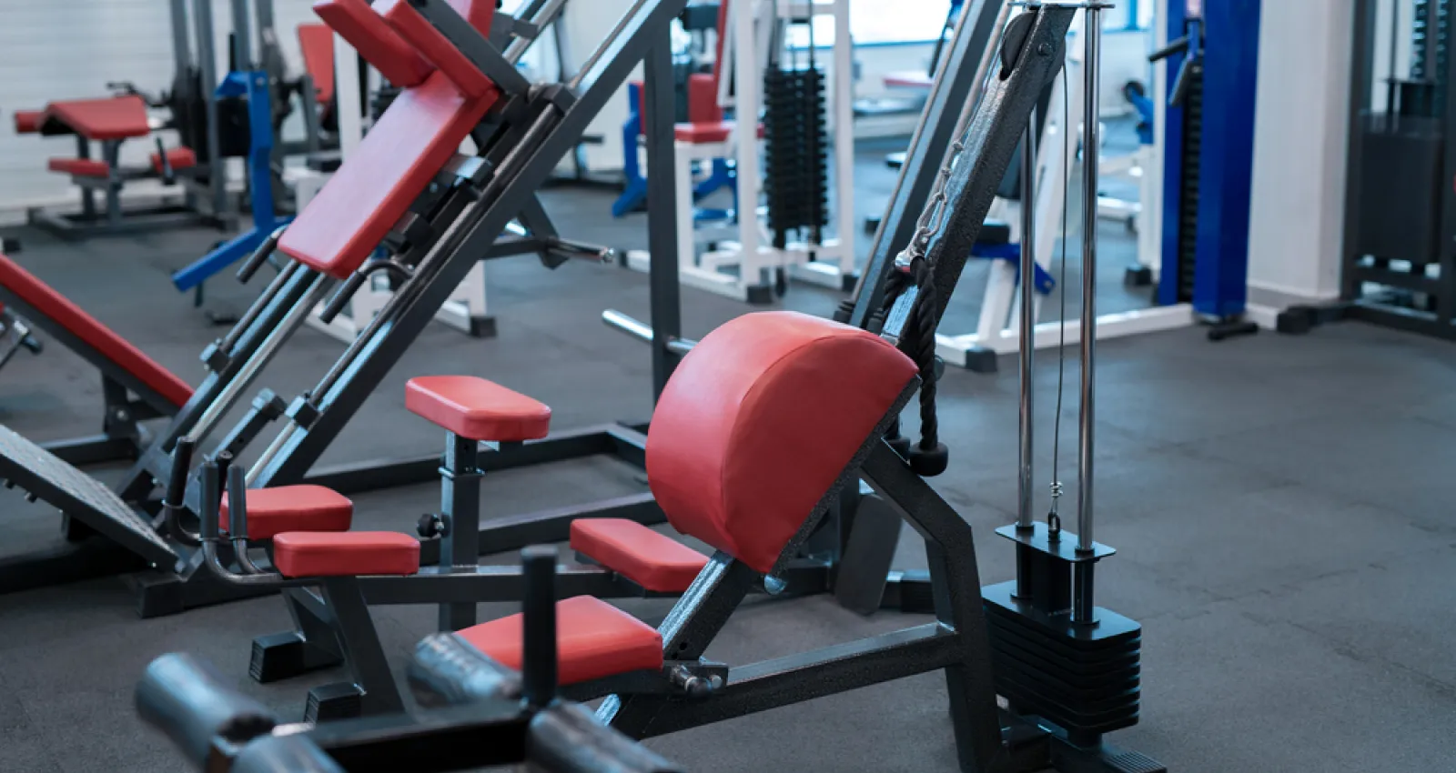 Foto del interior de un gimnasio