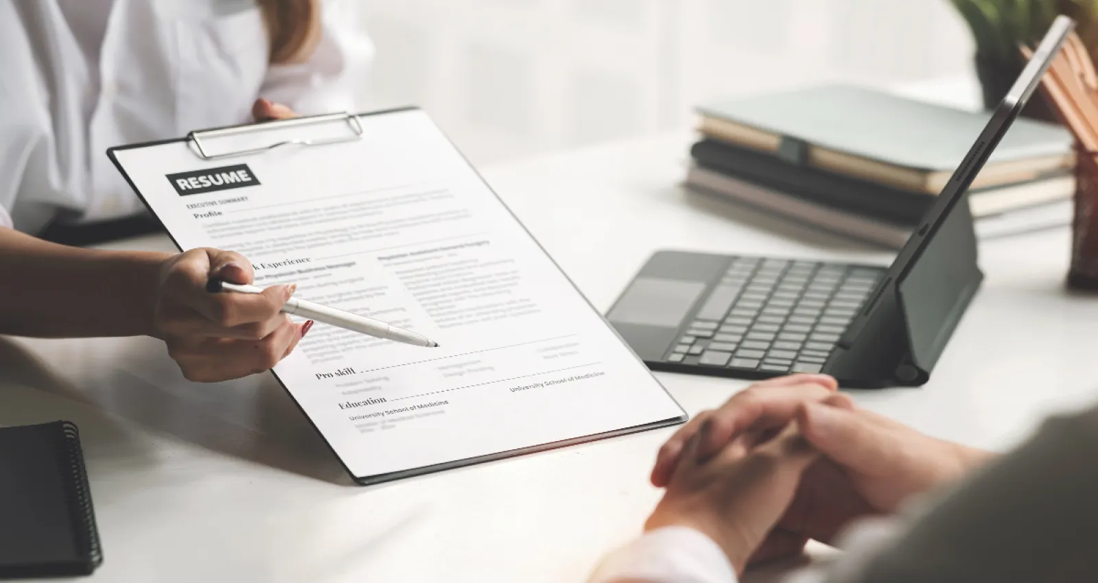 Adecco publicó vacantes en Colombia