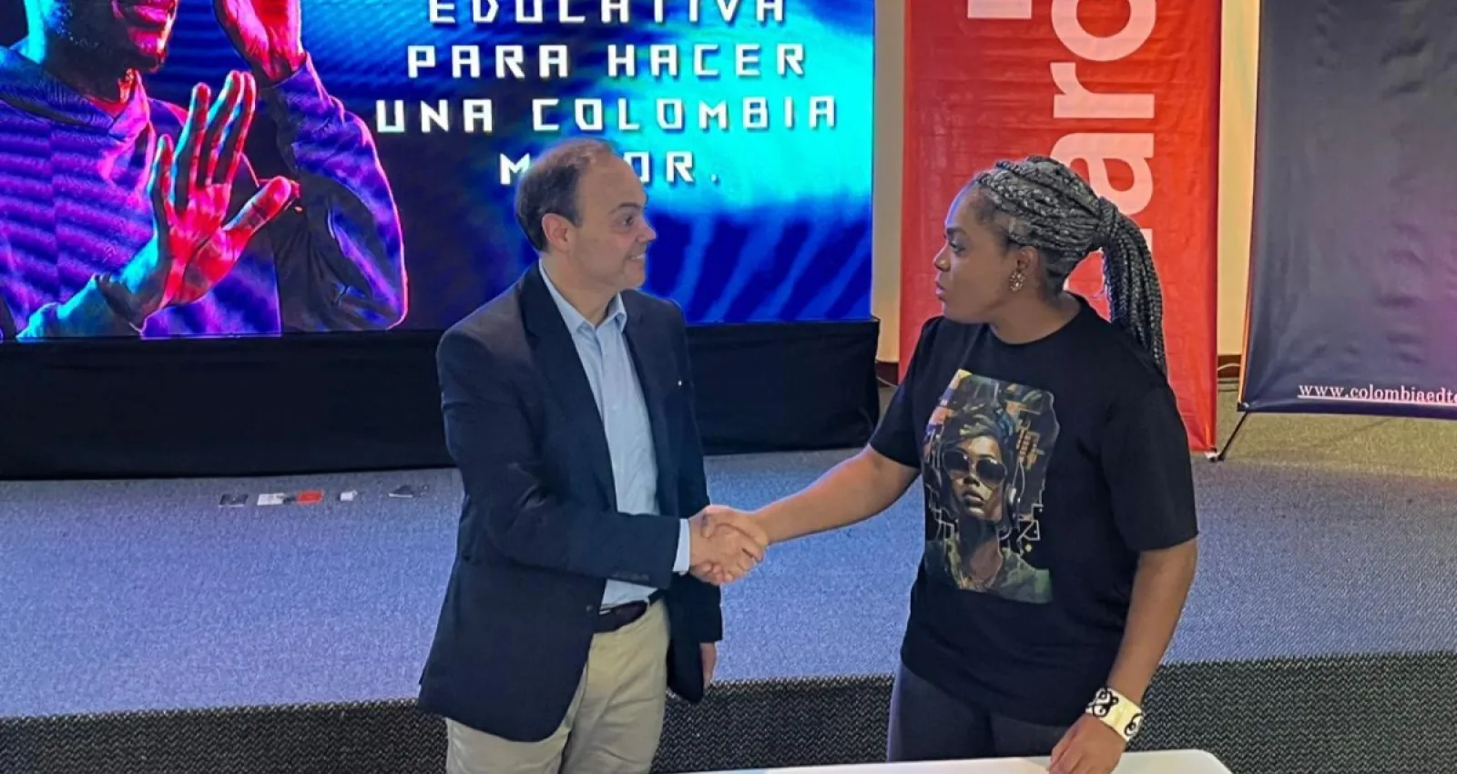 Claro anunció alianza con el Ministerio de Educación