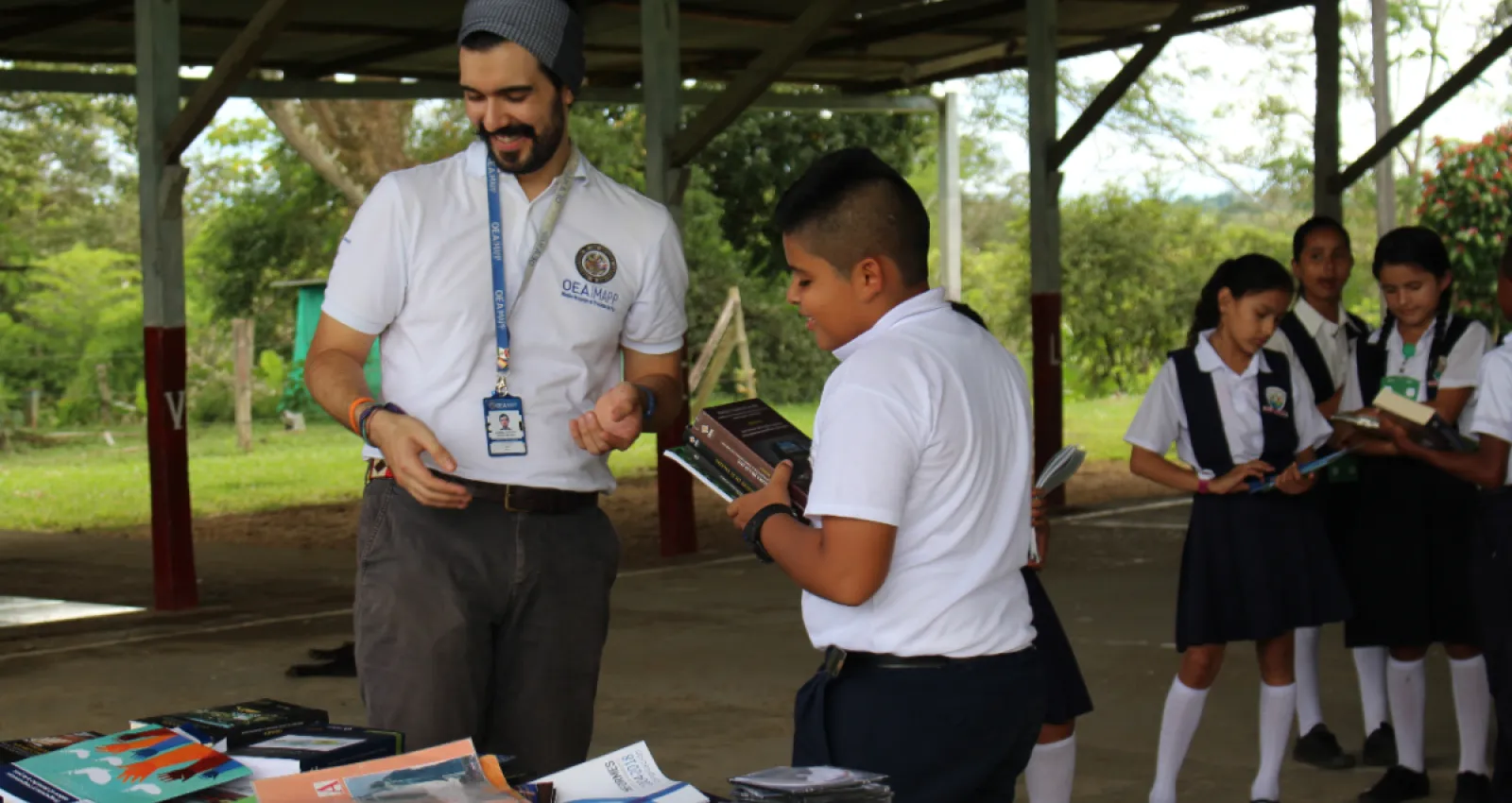 Donar un Libro es un Hecho de Paz 
