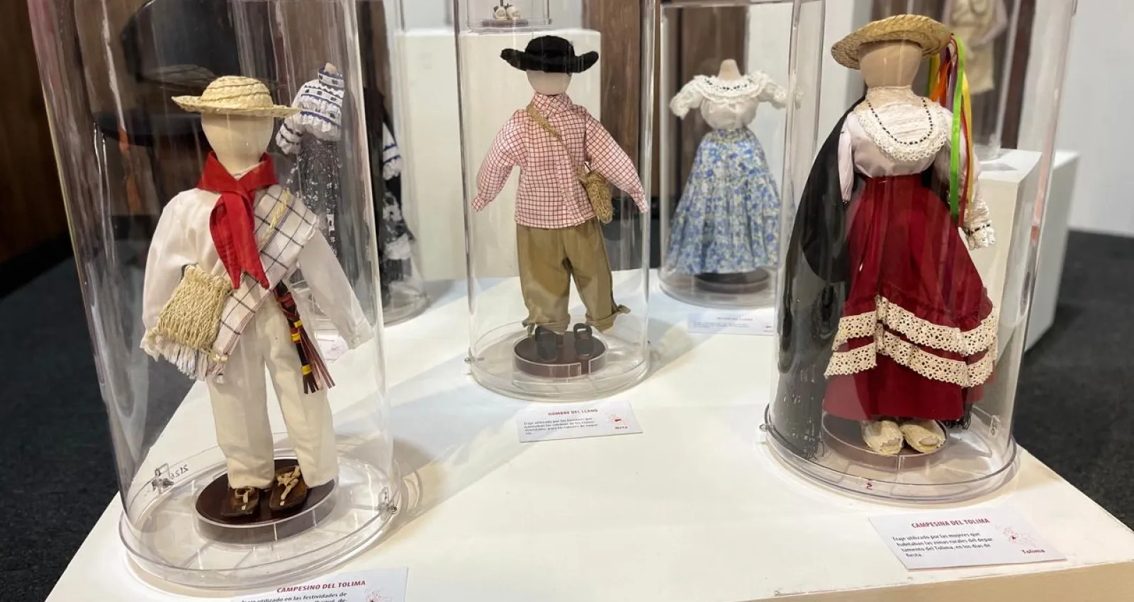 Foto de muñecos elaborados con telas