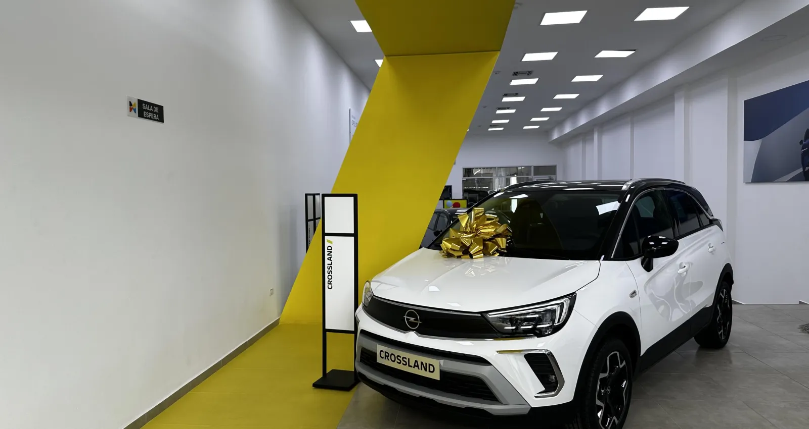 Foto de un carro blanco