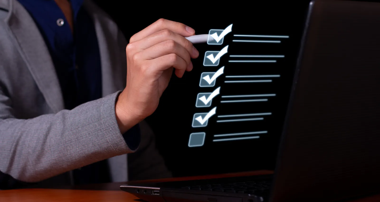 Foto de verificación de datos con lista de chequeo