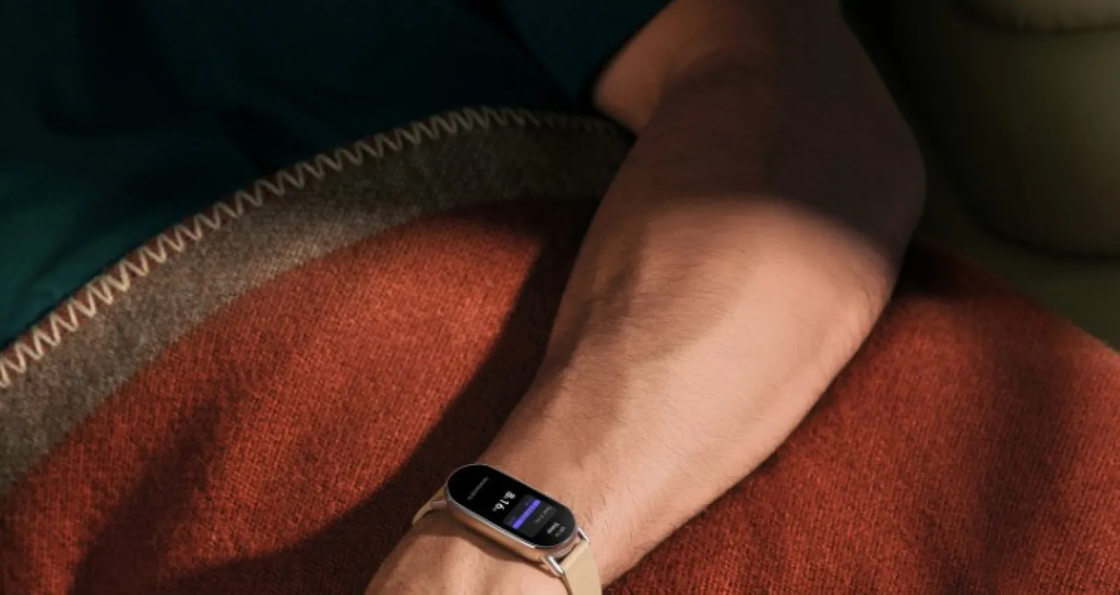 un brazo con un reloj inteligente