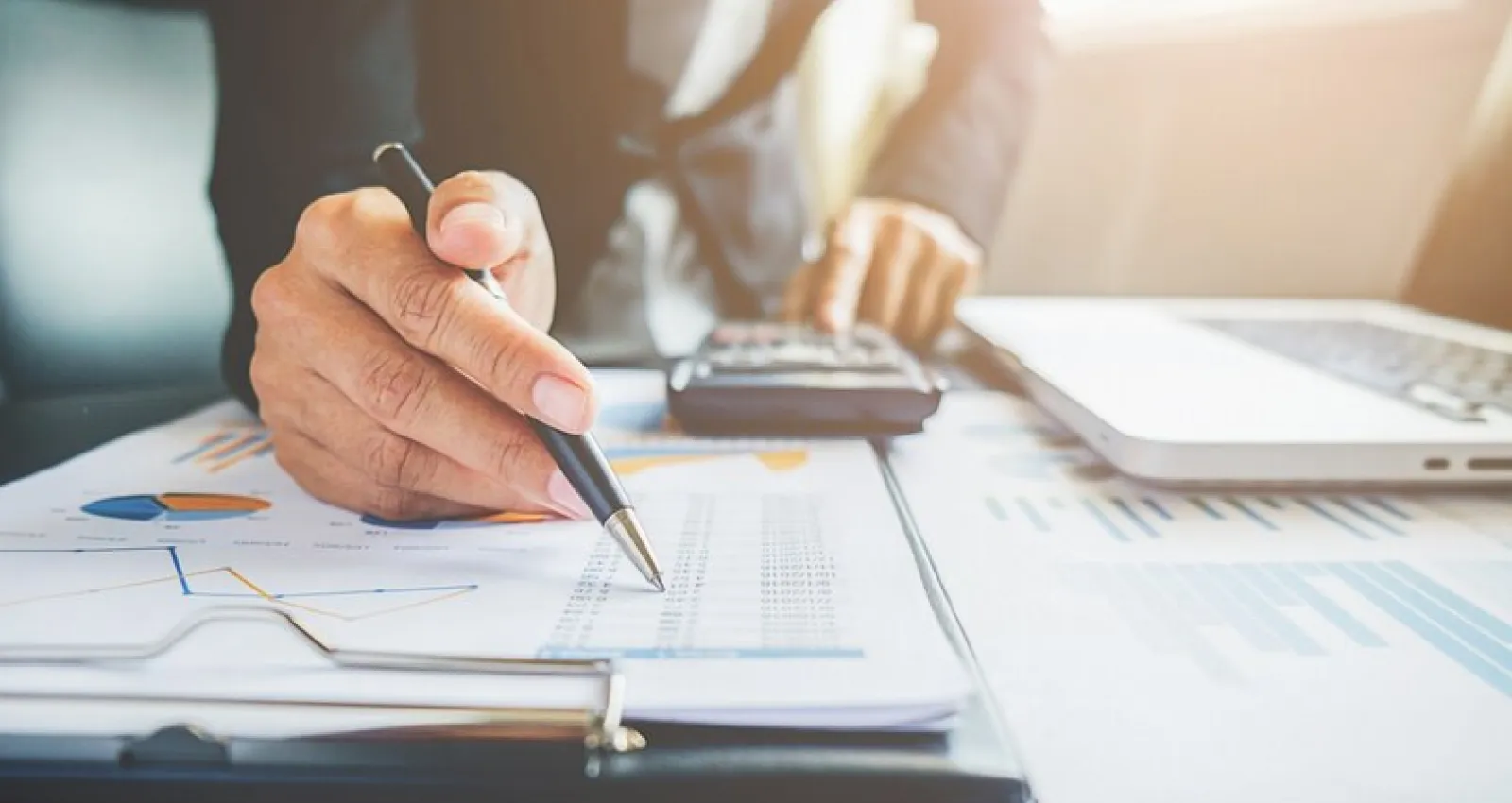 Imagen de estrategia de inversión tiempo en el mercado