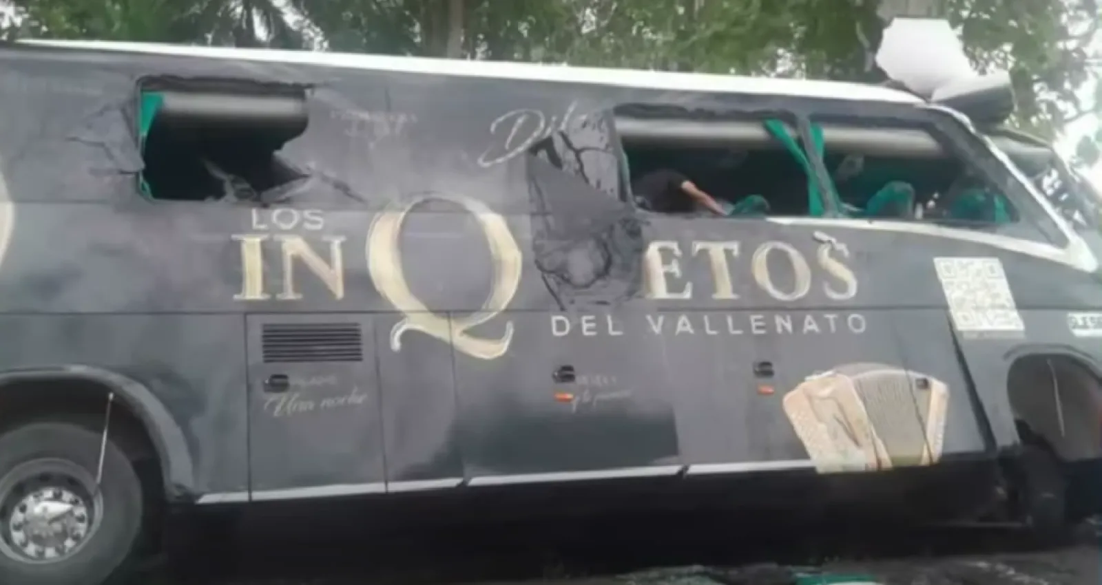 foto del bus accidentado de los inquietos del vallenato