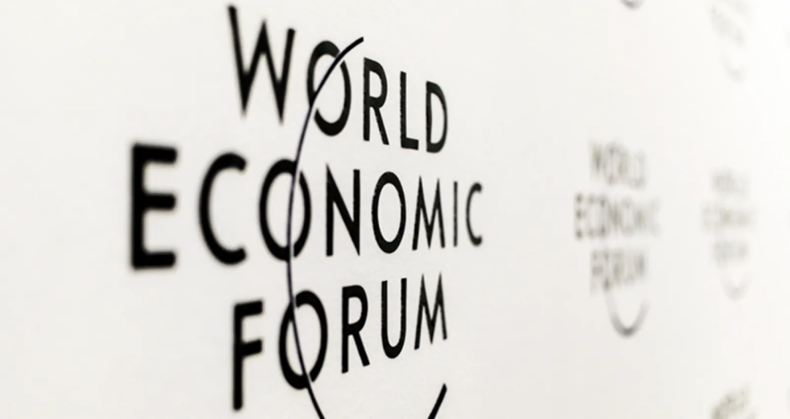 foto del world economic forum en fondo blanco