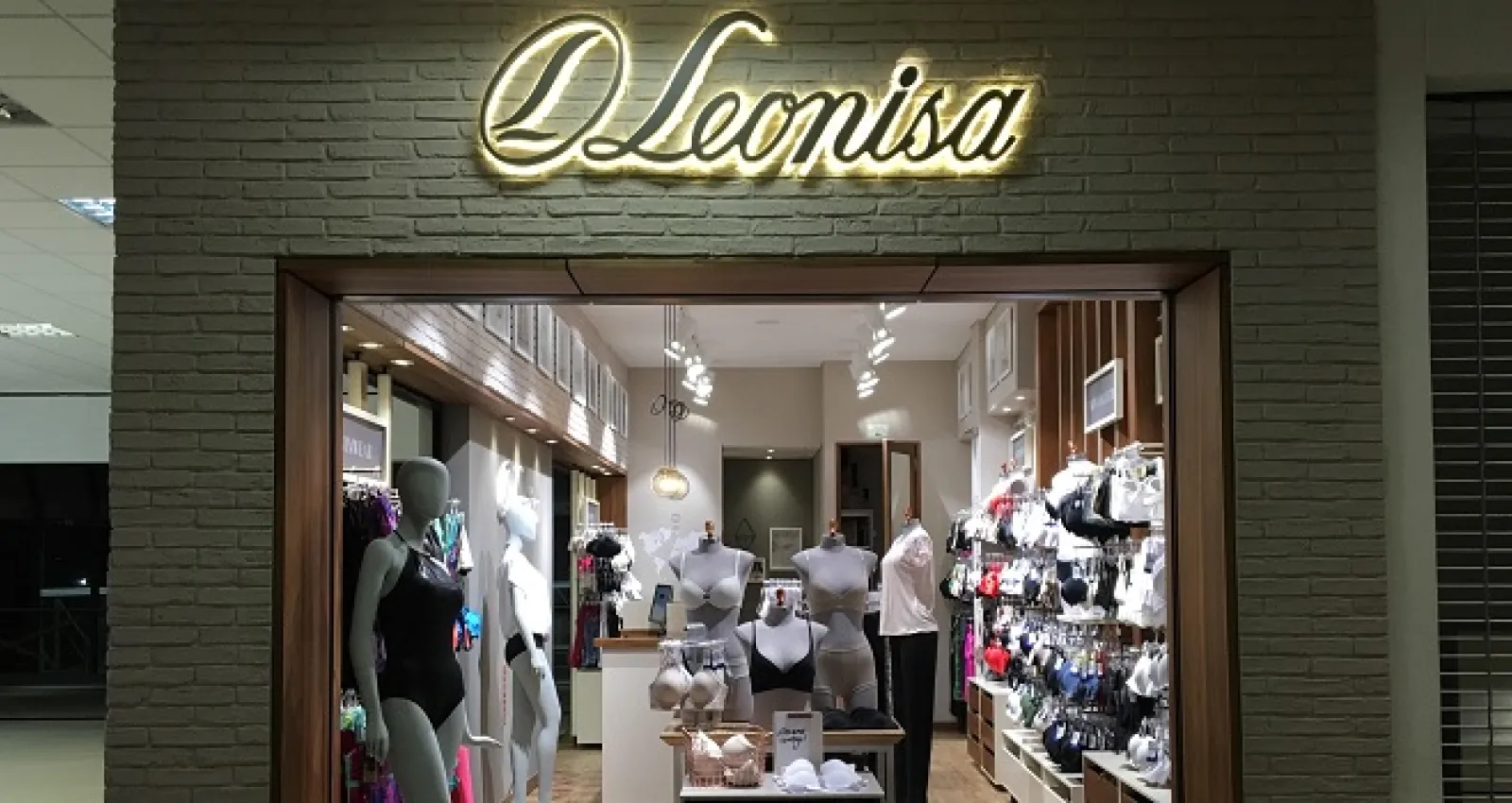Tienda Leonisa en el aeropuerto Medellín