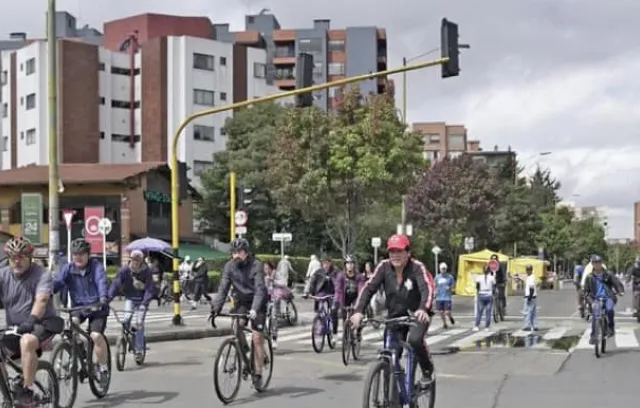 Foto de ciclistas en Bogotá