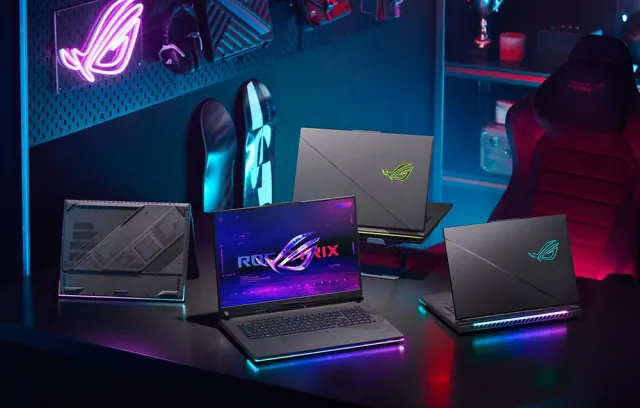 foto de varios computadores gamers con varios colores