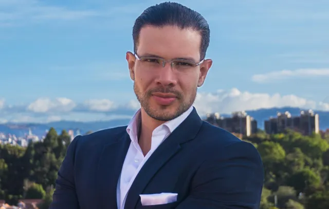 hombre con terno