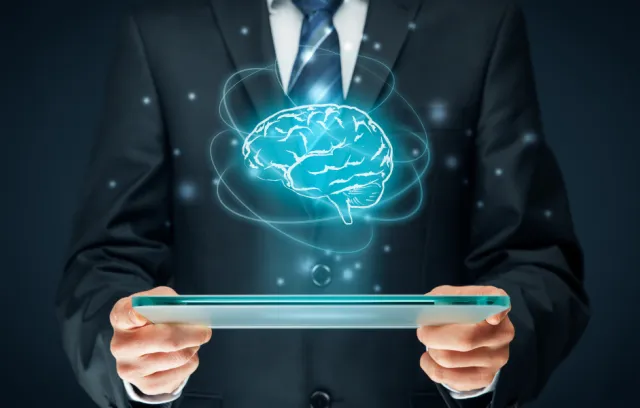 Representación de la inteligencia artificial con un celular y un cerebro conectado