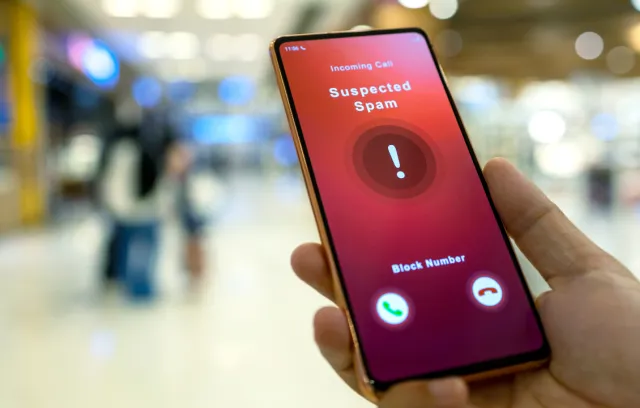 teléfono con llamada de spam