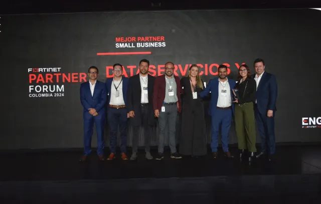 Foto de premios a canales de Fortinet