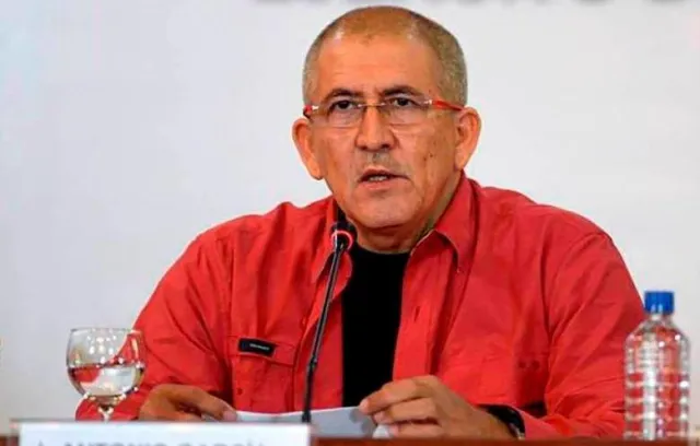 Foto de Antonio Garcia con camiseta roja