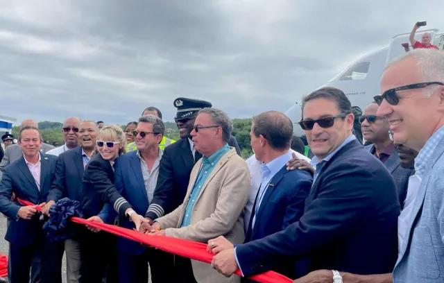 Foto de inauguración de nueva ruta American Airlines