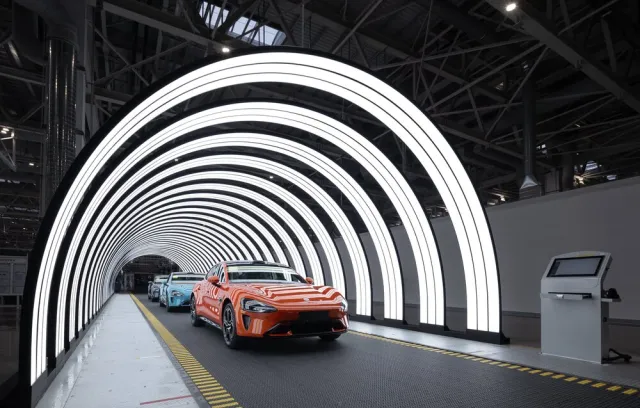 Foto de un carro de xiaomi de color naranja
