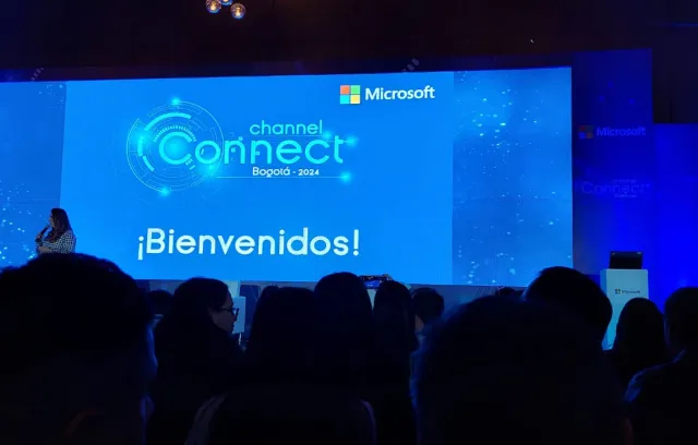 Foto de un evento en el que dice microsot channel connect