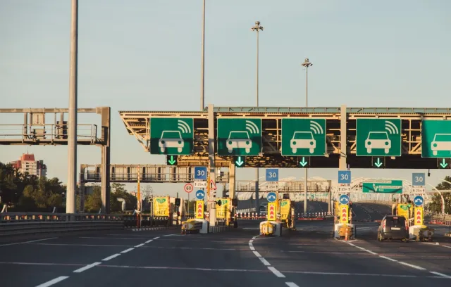Foto de una autopista vacia