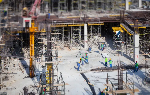 foto de varias personas dentro de una constructora