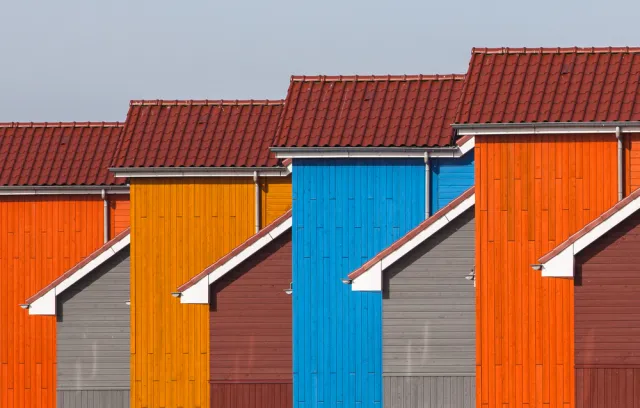 Foto de varios tejados de colores
