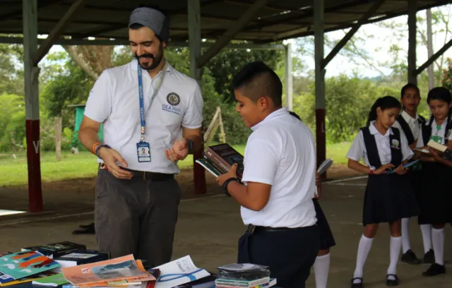 Donar un Libro es un Hecho de Paz 