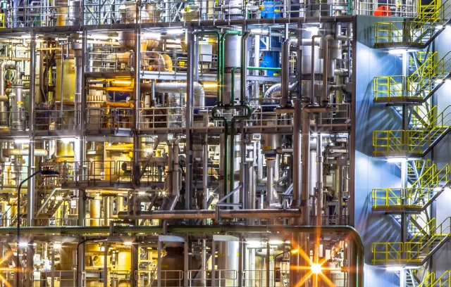 Fotografía de una fábrica química