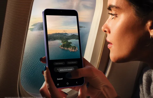 Foto de mujer tomando foto en avión con Samsung S24