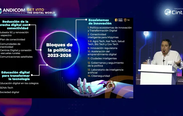 Foto del ministro hablando