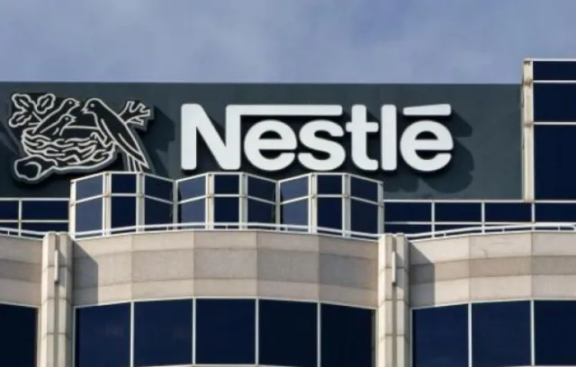 Foto de una fachada empresarial de Nestlé