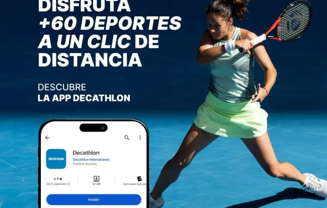 Representación de una mujer utilizando la raqueta y un celular al lado de la mujer