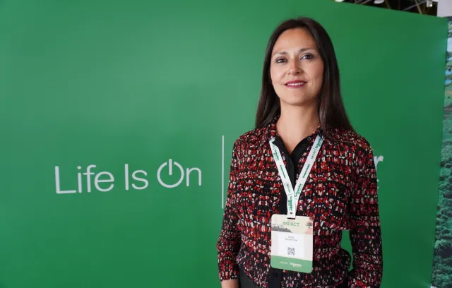 Soffia Alarcón, directora asociada de sostenibilidad para las Américas de Schneider Electric.
